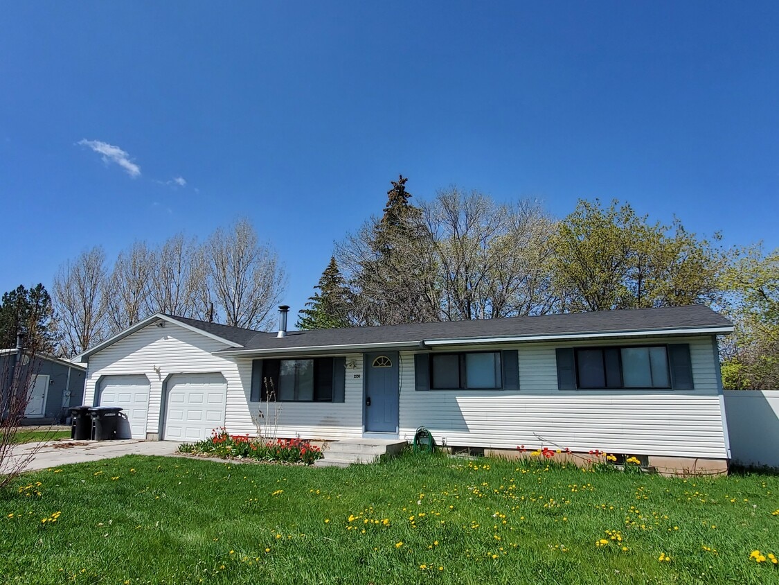 2950 Ross Ave, Ammon, ID 83406 House Rental in Ammon, ID