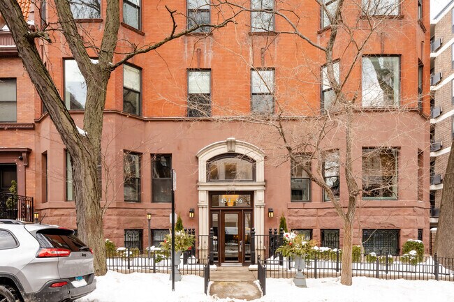 Entrance - 454 W Deming Pl