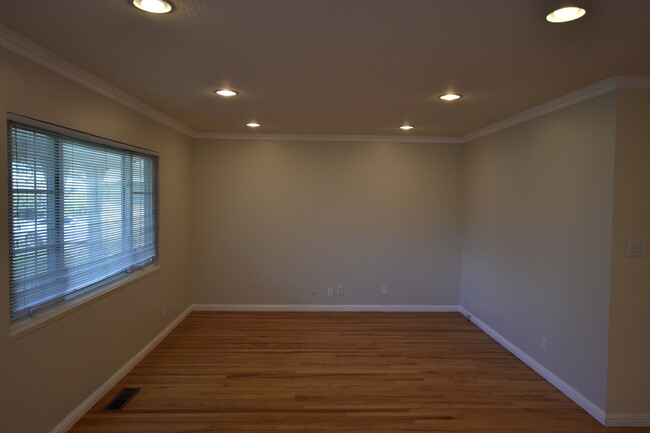 Foto del edificio - Gorgeous West San Jose 3BD 2BA 1400SF Home