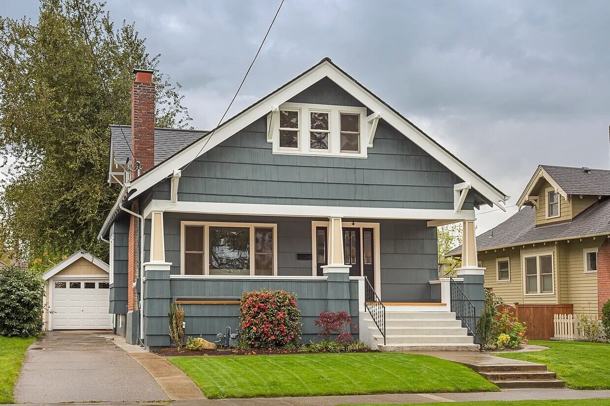 Primary Photo - 4 BD Classic Craftsmanship Meets Modern Co...