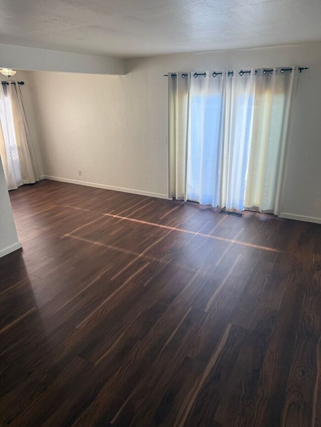 Foto del edificio - Great 2 Bedroom 1 Bath Townhome