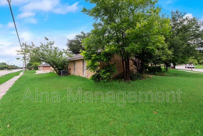 Foto del edificio - 729 Worcester Ln