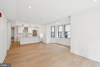 Building Photo - 135 S 19th St