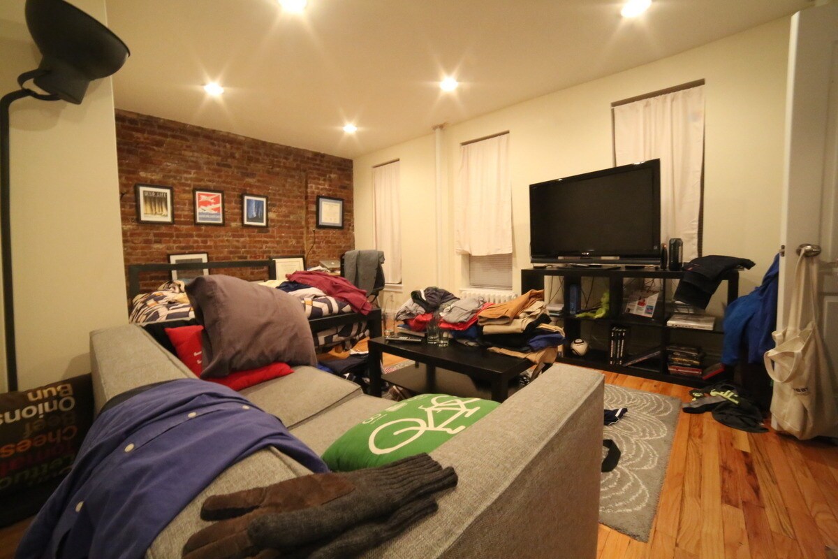 Foto principal - 348 E 76th St