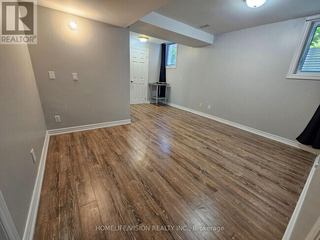 Building Photo - 596 Skinner Ave