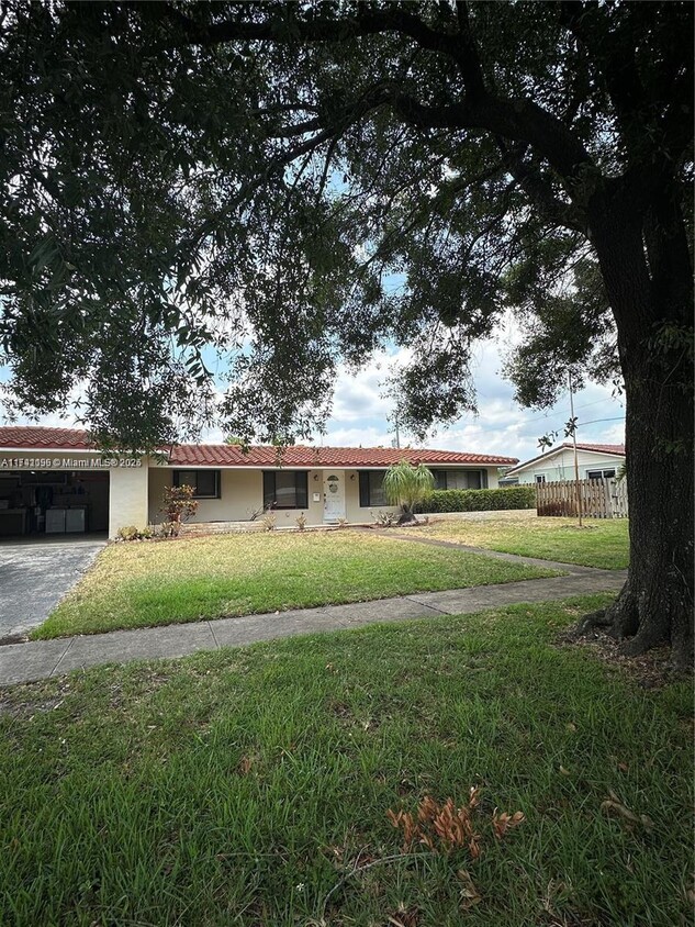 Foto principal - 5561 SW 2nd Ct