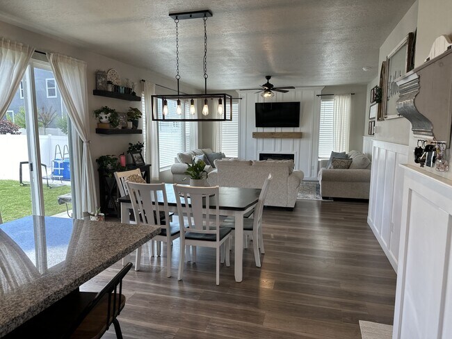 Foto del edificio - 267 Quartz Rd