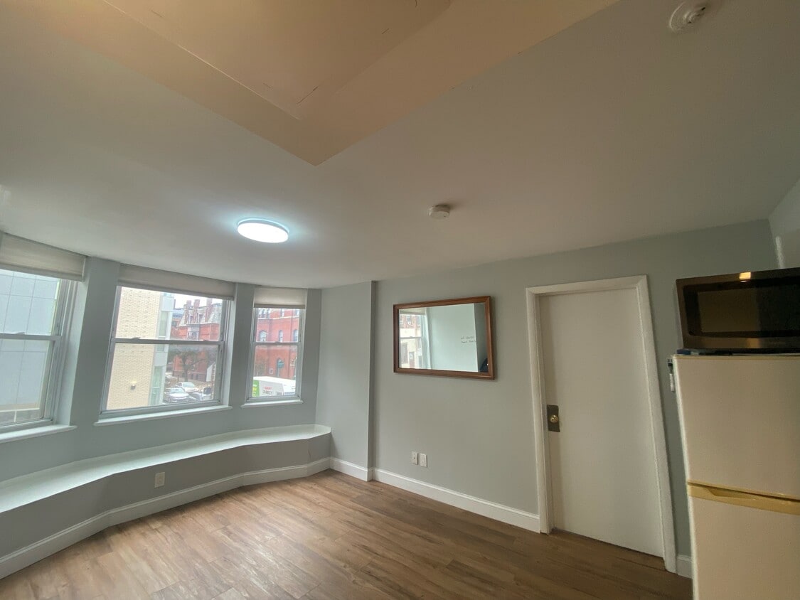 Primary Photo - 2135 Walnut St