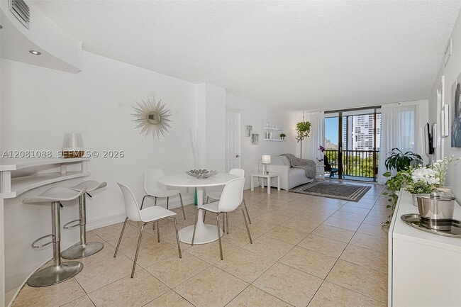 Building Photo - 3475 N Country Club Dr