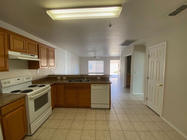 Building Photo - PALI3045