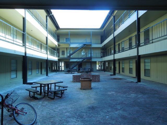 Building Photo - 2401 Leon St