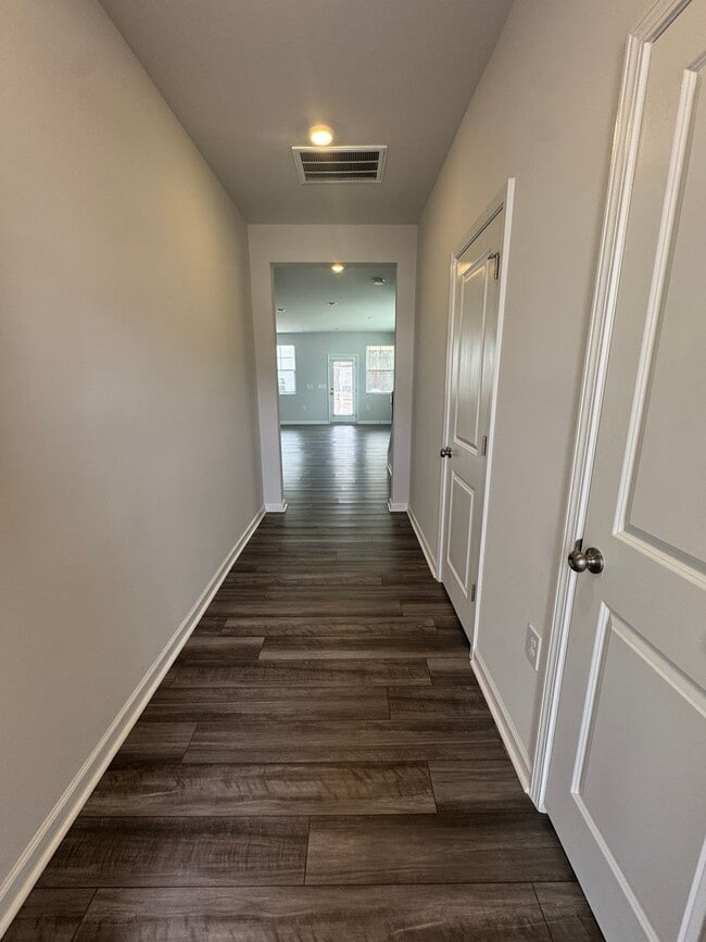 Building Photo - Beautiful & Spacious Home for Rent