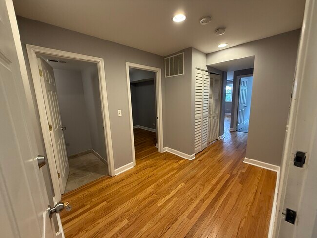Foto del edificio - 6954 N Greenview Ave