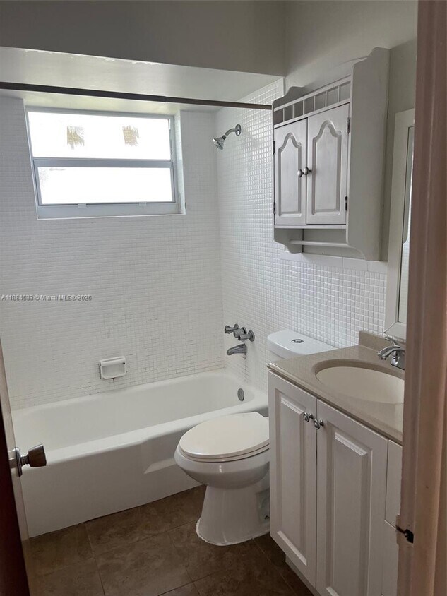 Foto principal - 4841 SW 45th Ave