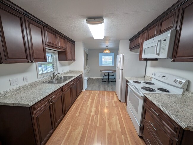 Building Photo - 207 Dolphin Dr N