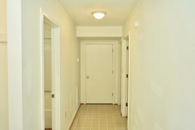 Foto del edificio - 225 Shamrock Rd