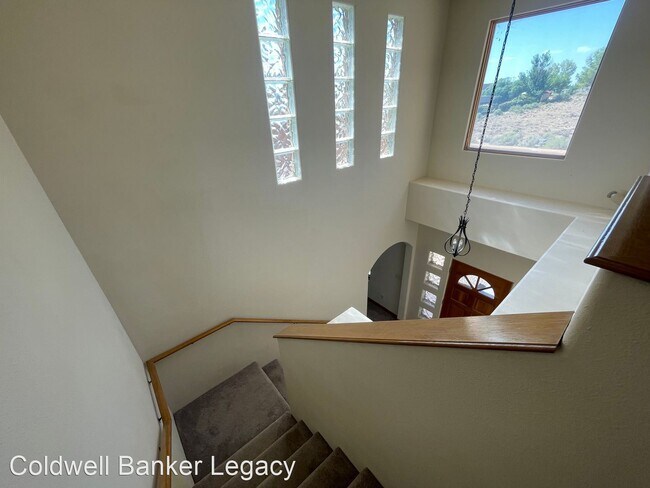 Building Photo - 4 br, 3 bath House - 6909 Tampico Rd NE