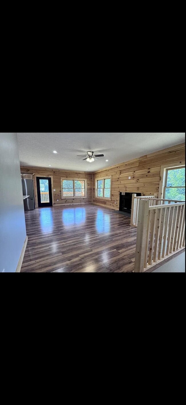 Building Photo - 1339 Hickory Point Dr