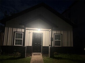 Building Photo - 3209 Ennis St
