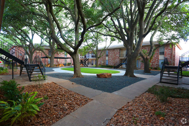 Patio - Monticello Square