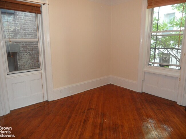 Building Photo - Big Bright Prewar One Bedroom