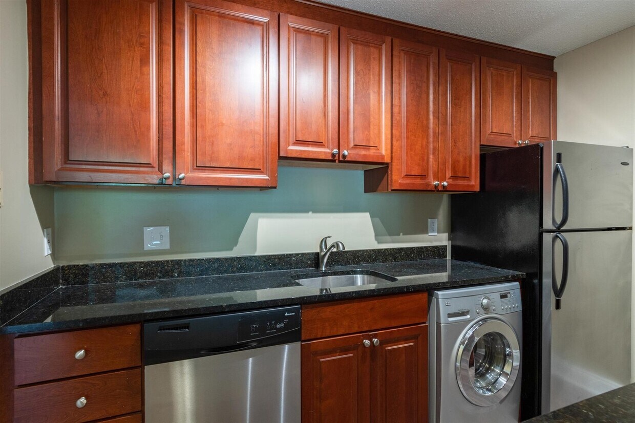 146 Eastern Ave Unit 102, Manchester, NH 03104 Condo for Rent in Manchester, NH