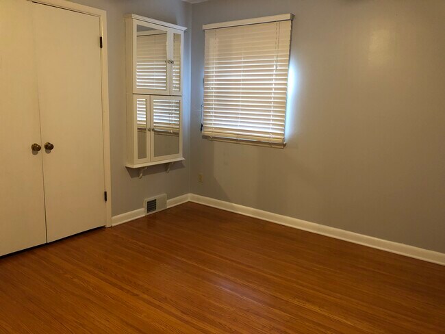 Building Photo - 3502 Tyrone Dr