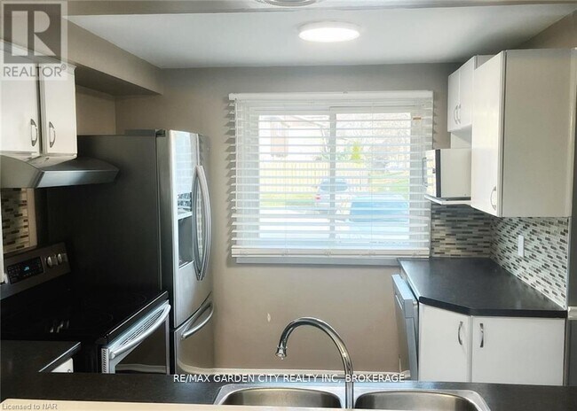 Photo du bâtiment - 50 Lakeshore Rd