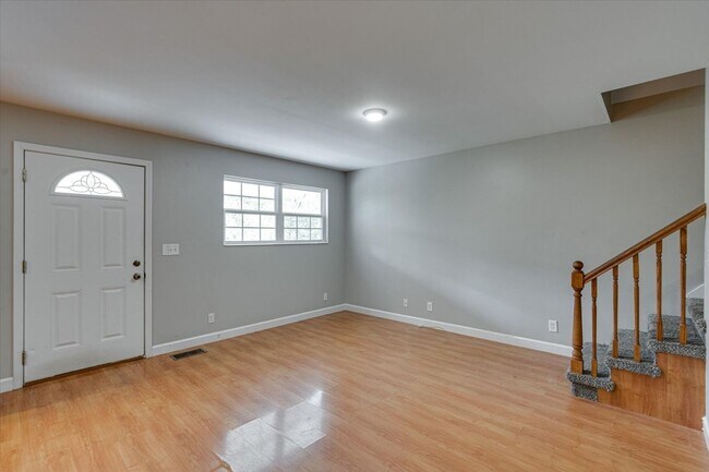 Building Photo - Charming 3-Bed / 2-Bath Home