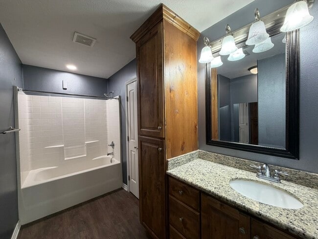 Building Photo - 1713 Palasota Dr