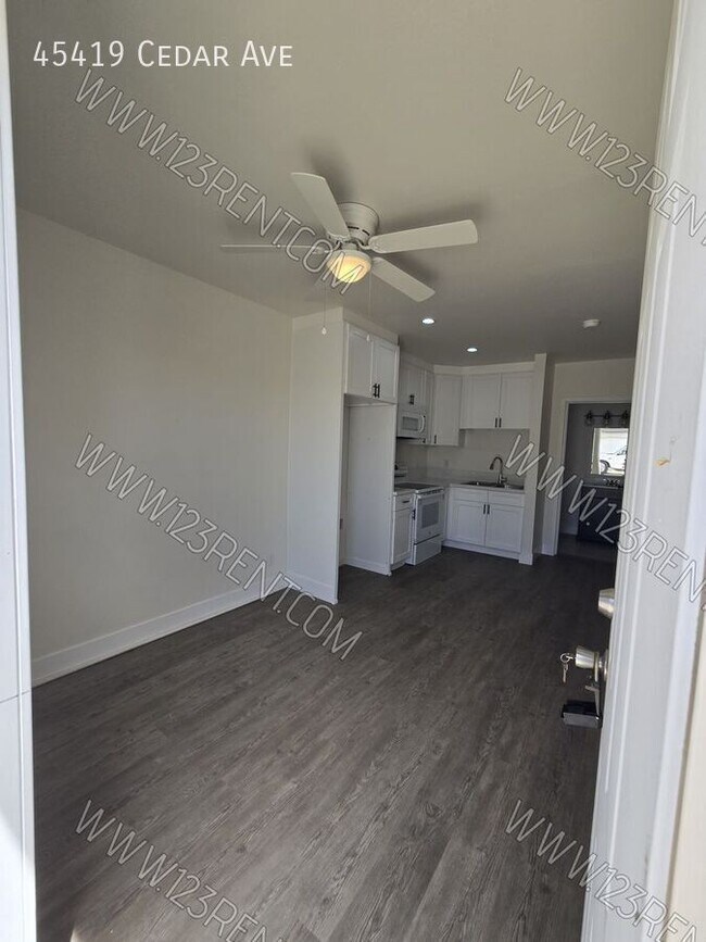 Foto del edificio - 45419 Cedar Ave