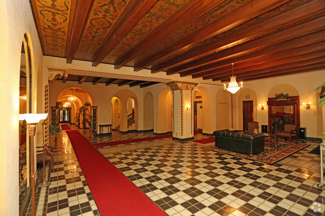 Interior Photo - The Shorecrest