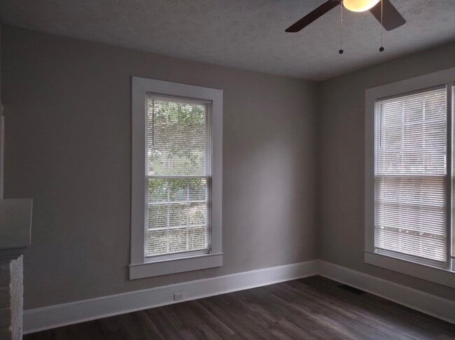 Living room - 920 Lamore St