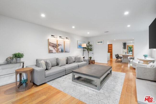 Foto del edificio - 12337 Gorham Ave