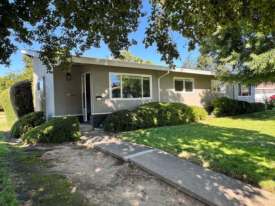 Primary Photo - 3735 Erlewine Cir