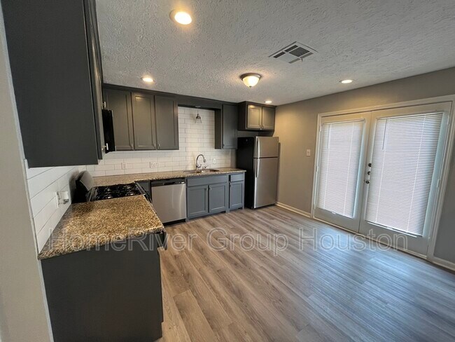 Building Photo - 8730 Valley Pond Ct