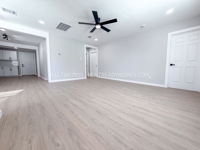 Building Photo - 6927 Moss Rose St