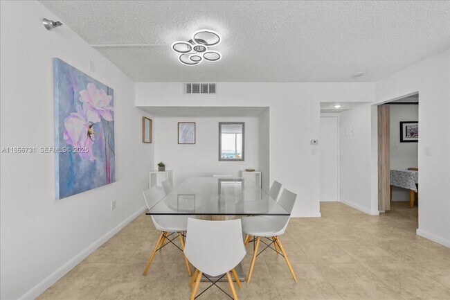 Building Photo - 20515 E Country Club Dr