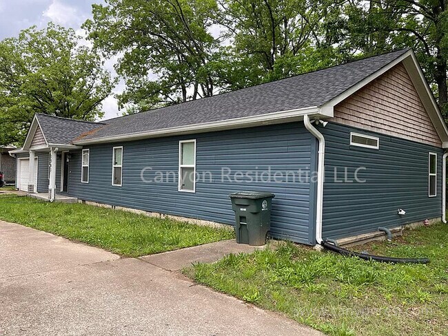 Building Photo - 1063 Givens Rd