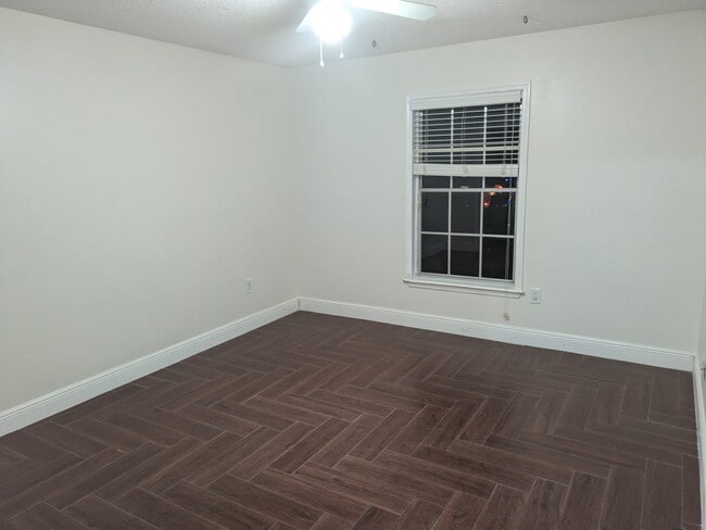 Building Photo - 8021 Sandberry Blvd