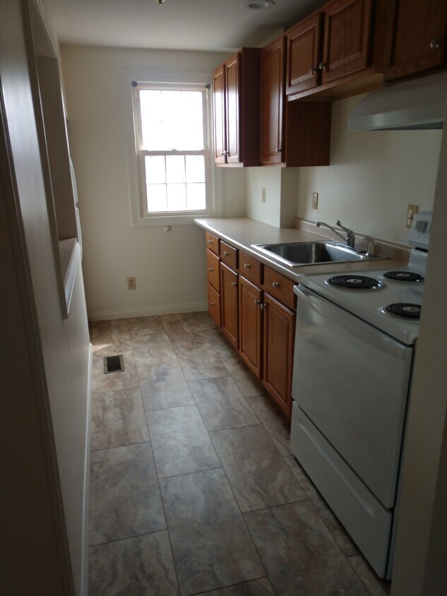 New stove and regular sized refrigerator - 815 Tiffin Ave