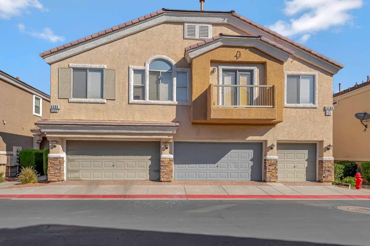 Primary Photo - Elegant Townhome with Prime Amenities!