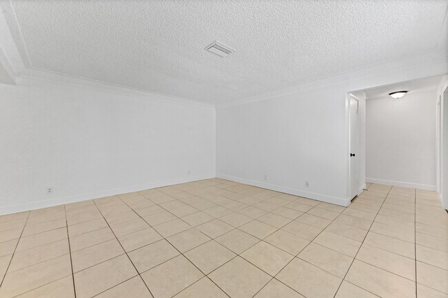 Foto del edificio - 6575 NW 3rd St