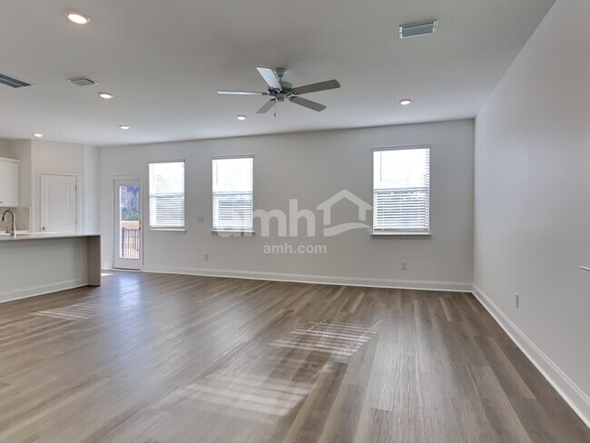 Building Photo - 405 Armstrong Curve