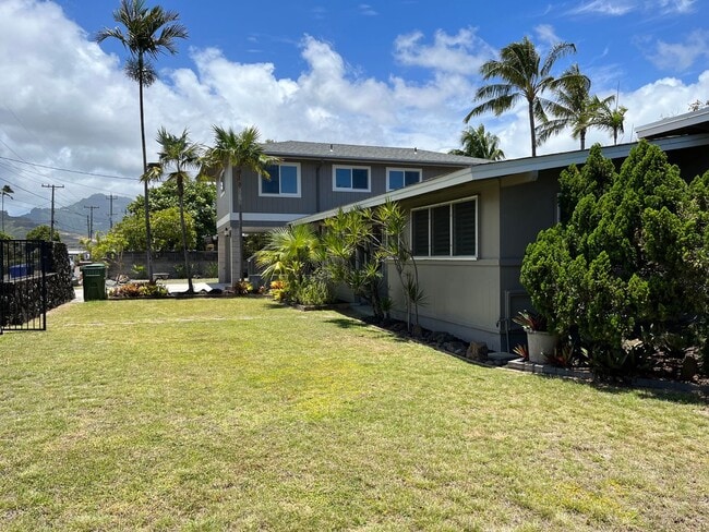 Building Photo - 210 Kalama St