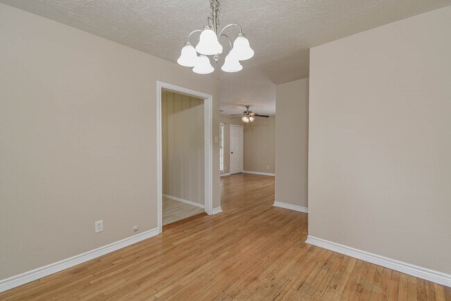 Foto del edificio - 1509 N San Jacinto St