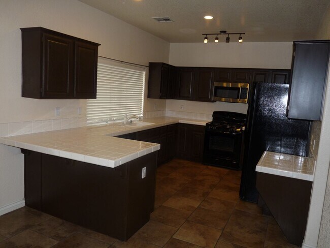 Foto del edificio - Large Silverado Ranch home with pool