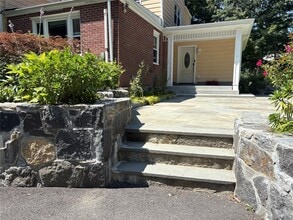 Building Photo - 193 Chappaqua Rd