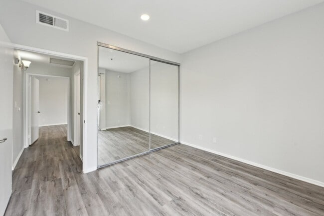 Interior Photo - 845 S. Kingsley
