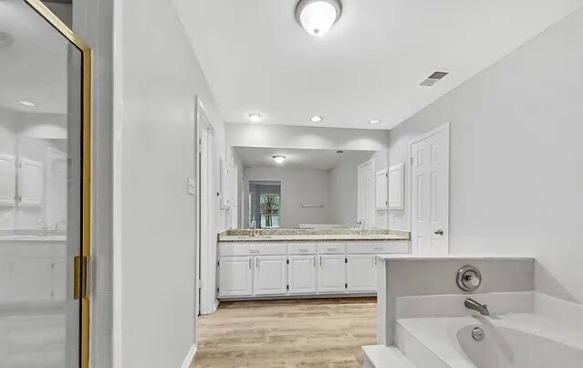 Foto del edificio - 1234 Vista Del Rio